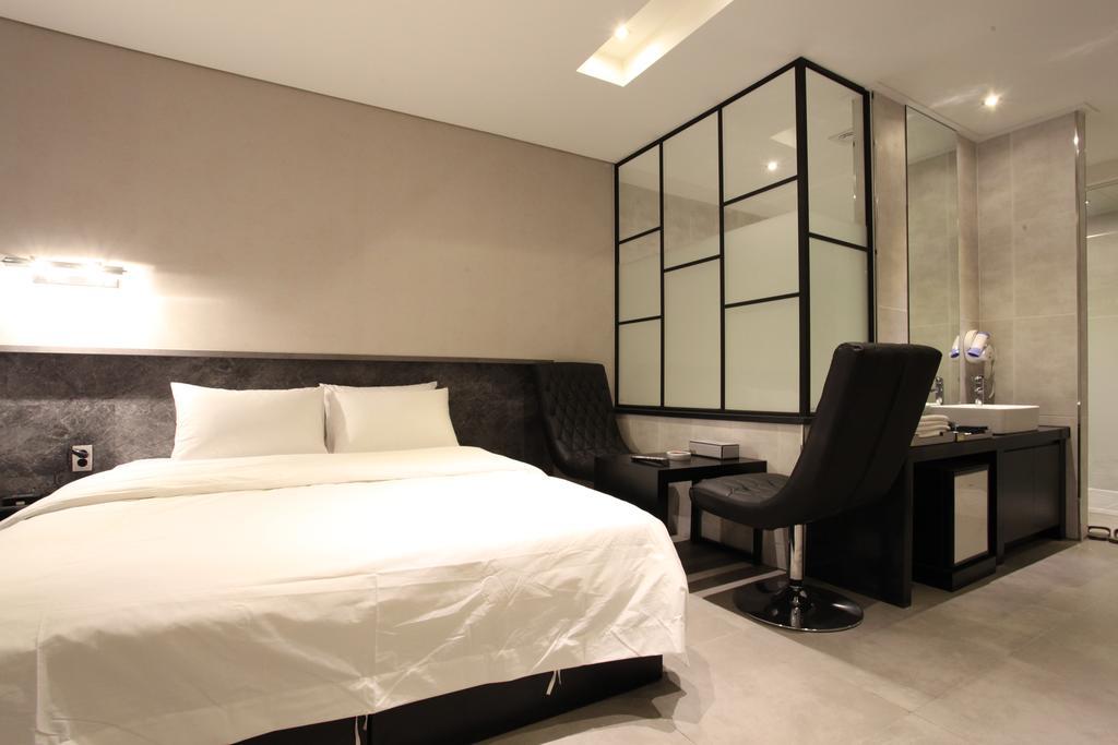 C&B Hotel Ансан Экстерьер фото