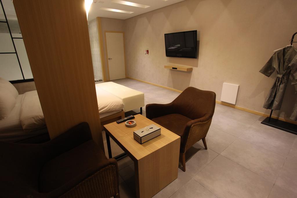 C&B Hotel Ансан Экстерьер фото