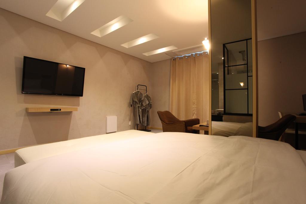 C&B Hotel Ансан Экстерьер фото